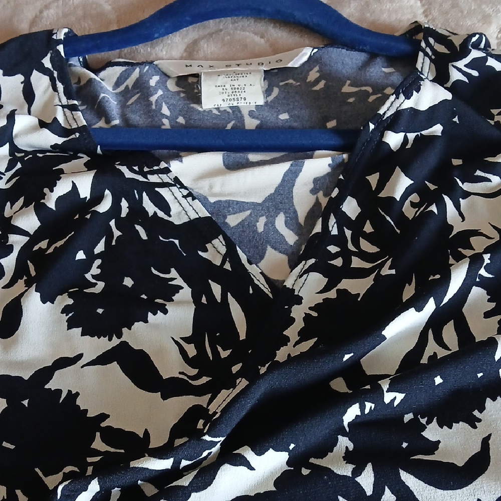 Max Studio Black and Cream Floral Blouse - Picture 6 of 14